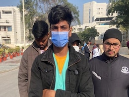 मोर्चरी में कोरोना का बुरा वक्त देखने वाले अमन टीका लगने के बाद बोले,अब अच्छा समय आएगा मोर्चरी में कोरोना का बुरा वक्त देखने वाले अमन टीका लगने के बाद बोले,अब अच्छा समय आएगा