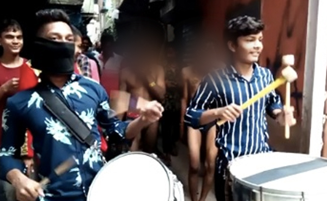 चोरी के शक में दो युवकों को अगवा कर सिर मुंडवा दिया, कपड़े उतारकर निकाली बारात, पांच गिरफ्तार