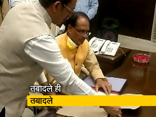 मध्य प्रदेश में क्यों नहीं थम रही सरकारी तबादलों की बाढ़?