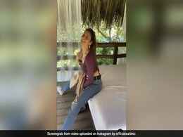 Surbhi Chanda ने कराई अपने कमरे की सैर, Video में स्विमिंग पूल भी आया नजर Surbhi Chanda ने कराई अपने कमरे की सैर, Video में स्विमिंग पूल भी आया नजर