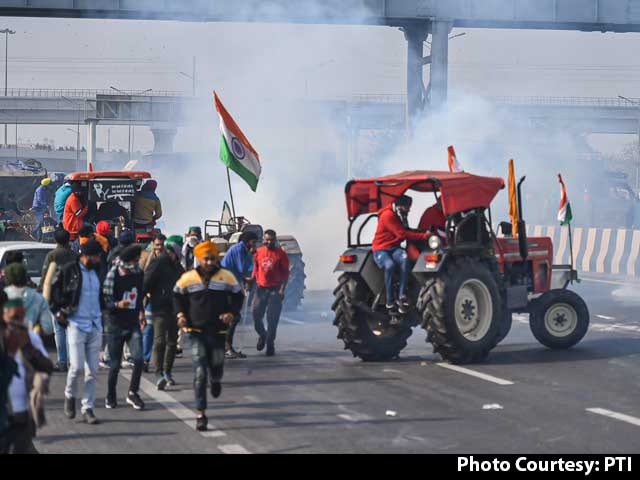Farmers Breach Barricades, Change Route, Reach Central Delhi