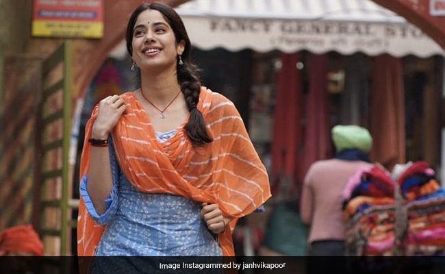 Janhvi Kapoor’s Ethnic Style Is Bright And Colourful For <i>Good Luck Jerry</i>