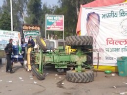Tractor With 2 Farmers Overturns During Stunt At Delhi-Noida Border Tractor With 2 Farmers Overturns During Stunt At Delhi-Noida Border