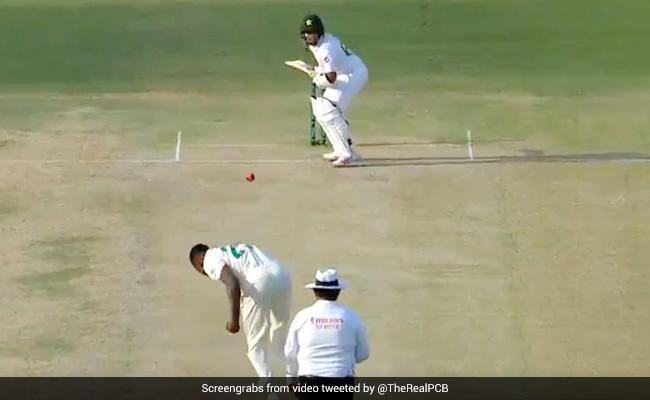 Pak Vs SA: कगिसो रबाडा ने धमाकेदार अंदाज में किया बोल्ड, फिर ऐसे पिच देखने लगा पाक बल्लेबाज - देखें Video