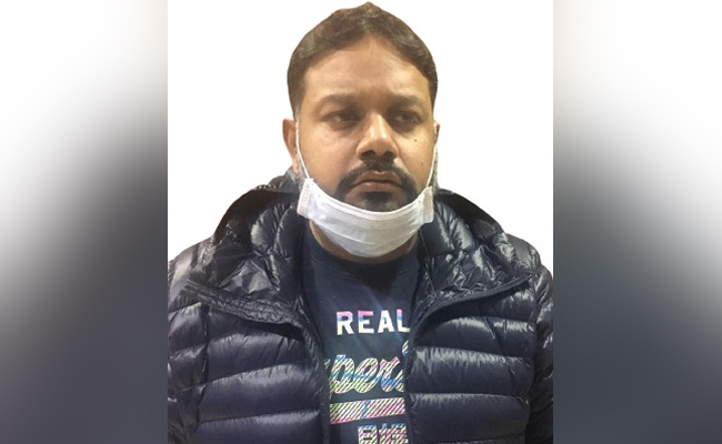 फर्जी दस्‍तावेजों से पिता का मकान गिरवी रखकर लिया ढाई करोड़ का लोन, बेटा-बहू गिरफ्तार