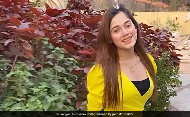 Jannat Zubair ने येलो आउटफिट पहन 'धोखाधड़ी' गाने पर दिए गजब के एक्सप्रेशंस,देखें Viral Video