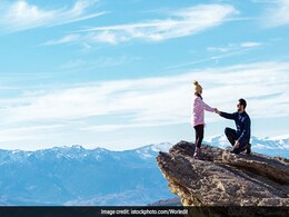 बड़े हादसे में बदल गया रोमांटिक प्रपोजल, ‘हां’ कहते ही 650 फीट की ऊंचाई से गिरी महिला बड़े हादसे में बदल गया रोमांटिक प्रपोजल, ‘हां’ कहते ही 650 फीट की ऊंचाई से गिरी महिला