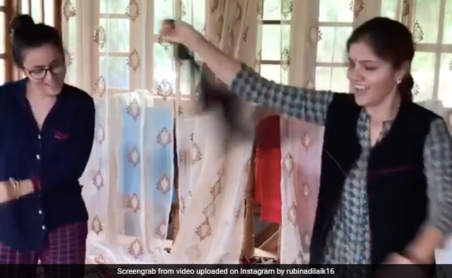 Bigg Boss 14: Rubina Dilaik अपनी मॉम और बहन के साथ पहाड़ी गाने पर डांस करती आईं नजर, वायरल हुआ थ्रोबैक Video