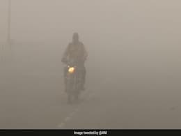 कड़ाके की ठंड से कांप रहा है दिल्ली सहित उत्तर भारत, नए साल में बढ़ेगा घने कोहरे व शीतलहर का प्रकोप कड़ाके की ठंड से कांप रहा है दिल्ली सहित उत्तर भारत, नए साल में बढ़ेगा घने कोहरे व शीतलहर का प्रकोप