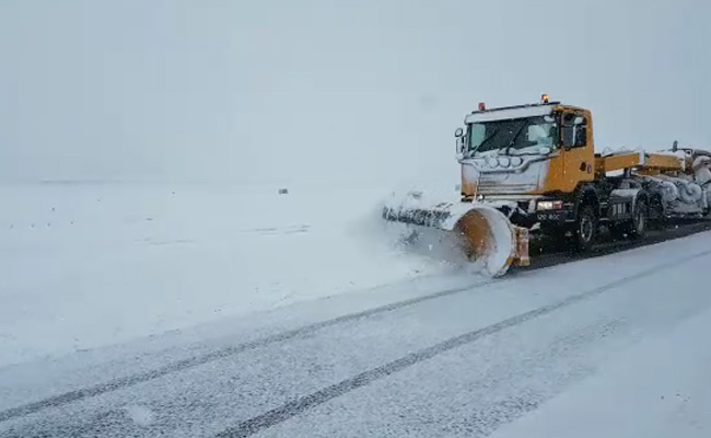 Watch: Bulldozers Used As Non-Stop Snowfall Cuts Road, Air Links With J&K