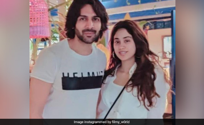 Just A Viral Pic Of Kartik Aaryan And Janhvi Kapoor, Twinning In White, From Goa