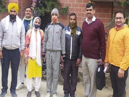 खोए हुए 4 बच्चों को खोजकर परिवार से मिलाया, ASI राजेश की खूब हो रही तारीफ खोए हुए 4 बच्चों को खोजकर परिवार से मिलाया, ASI राजेश की खूब हो रही तारीफ