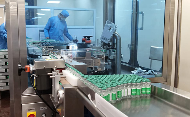 एक्सक्लूसिव तस्वीरें: कोविशील्ड वैक्सीन और बनाने वाली सीरम इन्स्टीट्यूट की देखें इनसाइड फोटो 