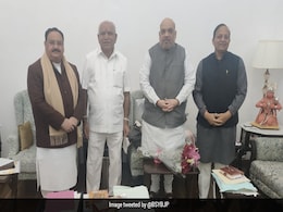 बीएस येदियुरप्पा ने कर्नाटक की राजनीति पर चर्चा करने के लिए अमित शाह से मुलाकात की बीएस येदियुरप्पा ने कर्नाटक की राजनीति पर चर्चा करने के लिए अमित शाह से मुलाकात की