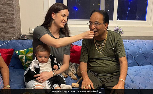 Natasa Stankovic ने ससुर हिमांशु पांड्या के निधन के बाद शेयर कीं Photos, बोलीं- आप हमारा घर सूना कर गए...