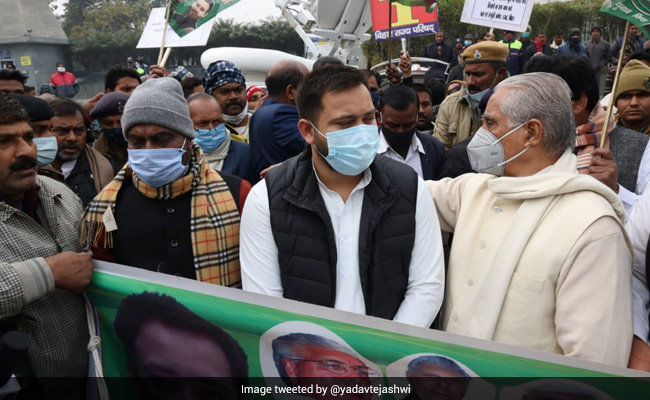 Bihar Opposition Leaders Form Human Chains To Support Farmers' Protest