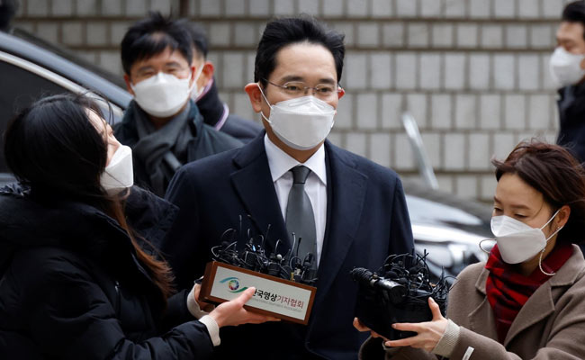 Samsung Chief Jailed For 2.5 Years Over Corruption Scandal