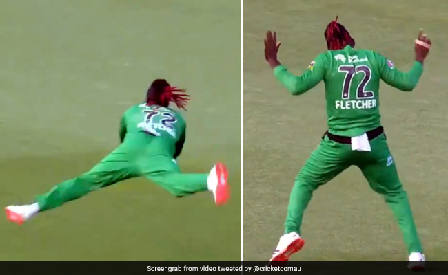 BBL 2020-21: आंद्रे फ्लेचर ने हवा में उड़कर पकड़ा हैरतअंगेज़ कैच, फिर ऐसे करने लगे डांस - देखें Video