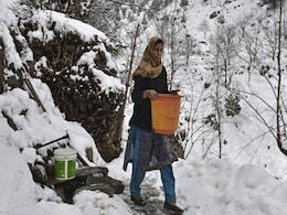 Extreme Cold Freezes Taps, Plunges Village In J&K Into Water Crisis Extreme Cold Freezes Taps, Plunges Village In J&K Into Water Crisis
