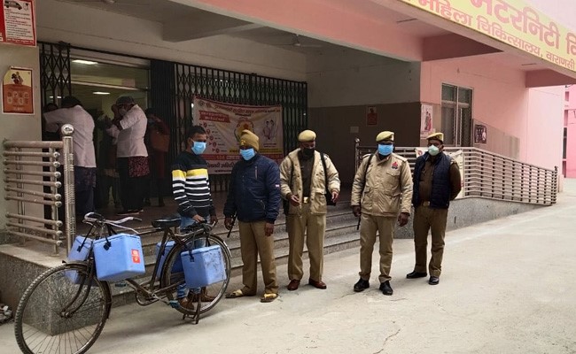 वाराणसी: कोविड वैक्सीन के ड्राई रन में साइकिल से पहुंचा वैक्सीन का बॉक्स!