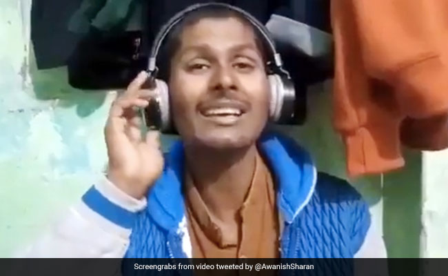 लड़के ने सुरीले अंदाज में गाया ऐसा गाना, IAS हो गया फैन, बोला- 'इसको फेमस करो...' - देखें Video