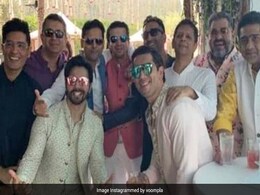 वरुण धवन और नताशा दलाल के संगीत सेरेमनी की पहली तस्वीर आई सामने, देखें Photo वरुण धवन और नताशा दलाल के संगीत सेरेमनी की पहली तस्वीर आई सामने, देखें Photo