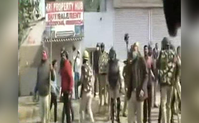 Singhu Border पर तनाव के बीच बॉलीवुड एक्ट्रेस Richa Chadha का ट्वीट, बोलीं- भारतीयों से लड़ रहे भारतीय...