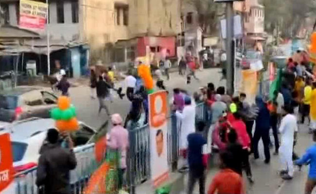 पश्चिम बंगाल के कूचबिहार में TMC के खिलाफ BJP के विरोध मार्च में फेंके गए बम