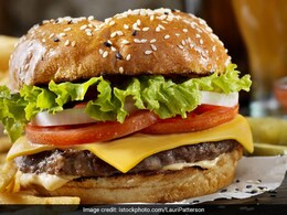 How To Make Restaurant-Style Juicy Chicken Burger (Recipe Inside)
