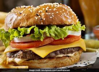 How To Make Restaurant-Style Juicy Chicken Burger (Recipe Inside) How To Make Restaurant-Style Juicy Chicken Burger (Recipe Inside)