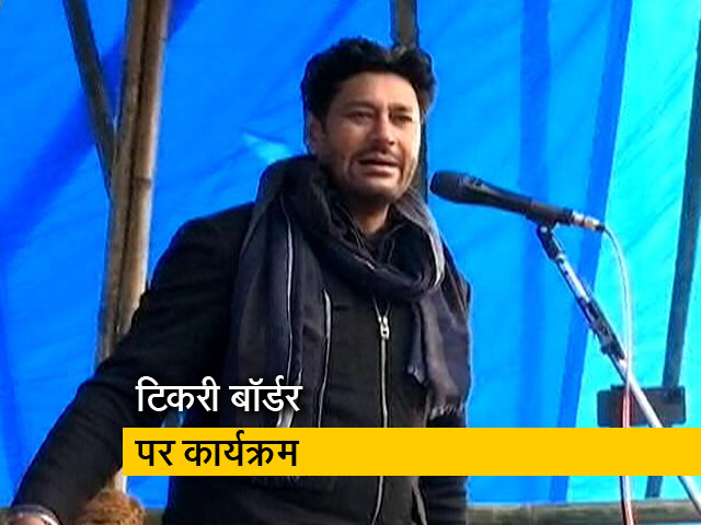 टिकरी बॉर्डर पर पहुंचे कई कलाकार, किसानों का बढ़ाया हौसला