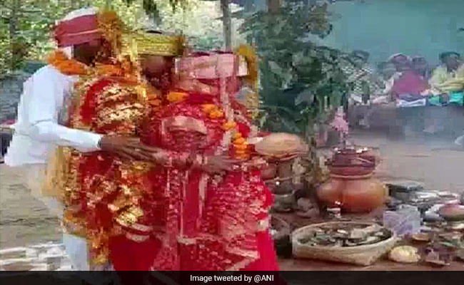Man Marries 2 Women Together In Chhattisgarh