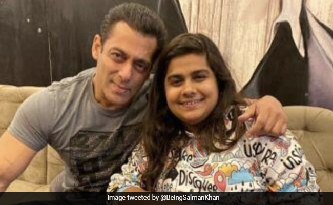 Salman Khan Pays Tribute To <i>Bigg Boss 14</I> Talent Manager Pista Dhakad