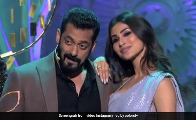 बिग बॉस 14 में पहुंची मौनी रॉय, सलमान खान के साथ डांस से मचाया धमाल- देखें Video