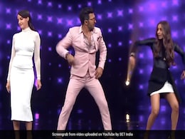 Malaika Arora और Nora Fatehi में जब हुआ डांस कॉम्पिटिशन, Video में देखें किसने मारी बाजी Malaika Arora और Nora Fatehi में जब हुआ डांस कॉम्पिटिशन, Video में देखें किसने मारी बाजी
