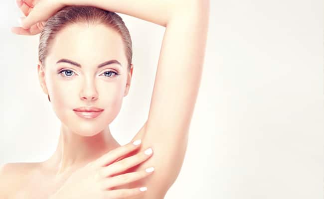 दिखने में अच्छी नहीं लगती बाजुओं पर लटकती चर्बी, अपनी आर्म्स को टोन करने के लिए ट्राई करें ये एक्सरसाइज