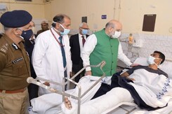 Delhi Violence: Amit Shah Meets Injured Cops At Delhi Hospitals Delhi Violence: Amit Shah Meets Injured Cops At Delhi Hospitals