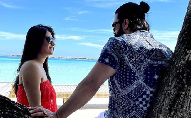 KGF के एक्टर यश मालदीव में फैमिली संग मना रहे हैं छुट्टियां, पत्नी और बच्चों के साथ फोटो हुई वायरल