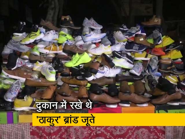 प्राइम टाइम : जातिसूचक ब्रांड के जूते बेचने पर जेल, बजरंग दल की शिकायत के बाद कार्रवाई