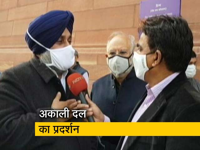 सरकार किसानों की आवाज कुचलना चाहती है : सुखबीर सिंह बादल