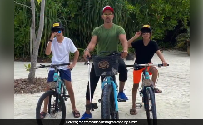 "High On Love," Hrithik Roshan Is Busy Chilling With Sons Hrehaan And Hridhaan