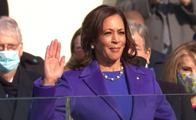 कमला हैरिस ने अमेरिका की पहली महिला उपराष्ट्रपति के रूप में ली शपथ