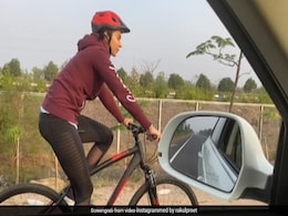 रकुल प्रीत सिंह तेज रफ्तार में साइकलिंग करती आईं नजर, Video शेयर कर बोलीं- 12 किलोमीटर... रकुल प्रीत सिंह तेज रफ्तार में साइकलिंग करती आईं नजर, Video शेयर कर बोलीं- 12 किलोमीटर...