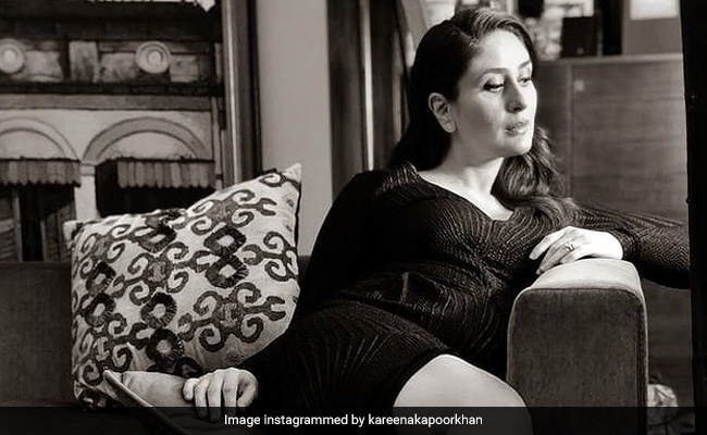 Kareena Kapoor ने ब्लैक स्लिट ड्रेस में यूं दिया पोज, Photo शेयर कर बोलीं- मैं इंतजार कर रही हूं...