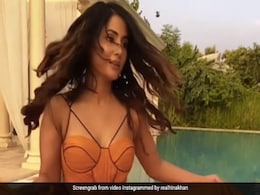 Hina Khan ने मस्टर्ड कलर ड्रेस में पूल किनारे दिखाई अदाएं, कभी डांस तो कभी वॉक करती आईं नजर- देखें Video Hina Khan ने मस्टर्ड कलर ड्रेस में पूल किनारे दिखाई अदाएं, कभी डांस तो कभी वॉक करती आईं नजर- देखें Video