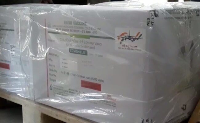 उत्तर प्रदेश: कोरोना वैक्सीन की पहली खेप मुंबई से वाराणसी पहुंची उत्तर प्रदेश: कोरोना वैक्सीन की पहली खेप मुंबई से वाराणसी पहुंची