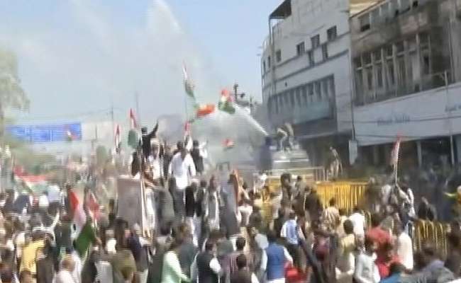 Chaos At Congress's Bhopal Pro-Farmer Rally As Cops Use Tear Gas, Water Cannons, <i>Lathis</i>