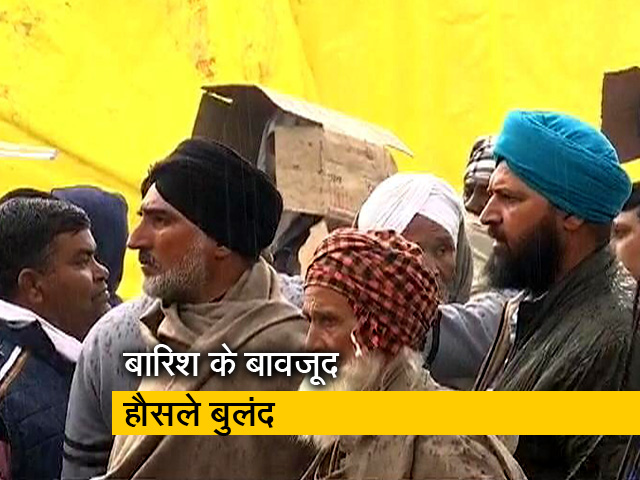 बारिश और कड़ाके की ठंड के बीच किसानों की नजरें कल की वार्ता पर