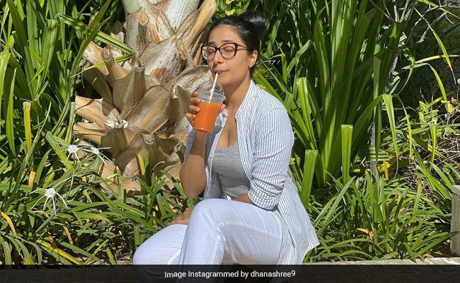 धनाश्री वर्मा एक साथ विटामिन डी और सी लेती आईं नजर, युजवेंद्र चहल की पत्नी की Photos हुईं Viral