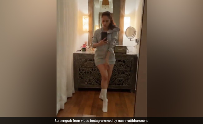 नुसरत भारूचा ने मेकअप रूम में खड़े होकर इंग्लिश गाने पर किया शानदार डांस, देखें Video